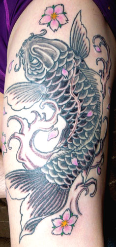 鯉と桜の刺青